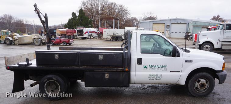 image for item DF1691 2000 Ford F350 Super Duty flat bed pickup truck