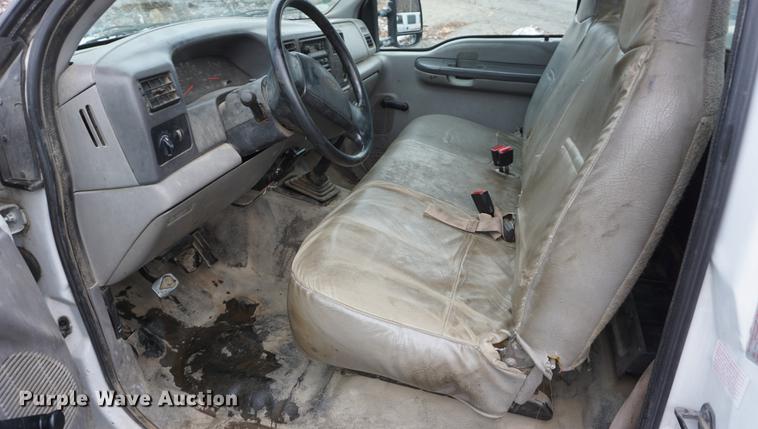 image for item DF1691 2000 Ford F350 Super Duty flat bed pickup truck