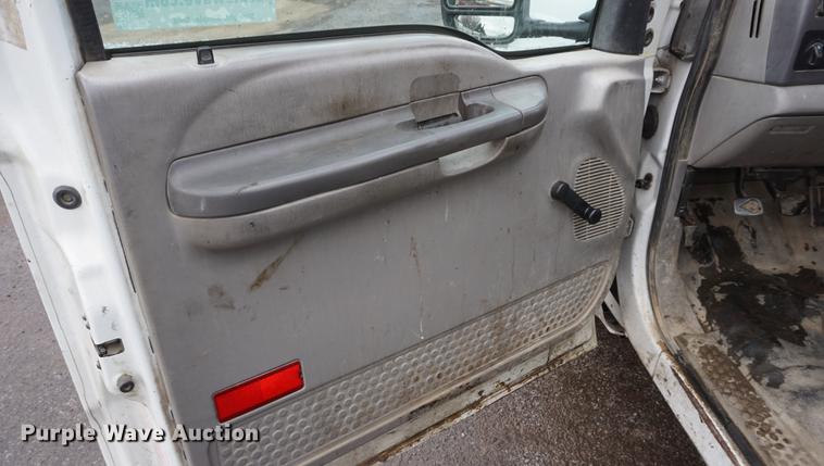 image for item DF1691 2000 Ford F350 Super Duty flat bed pickup truck