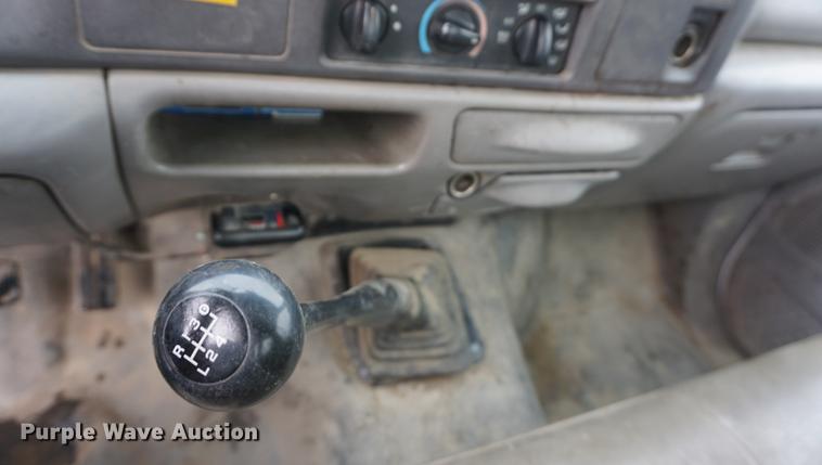 image for item DF1691 2000 Ford F350 Super Duty flat bed pickup truck