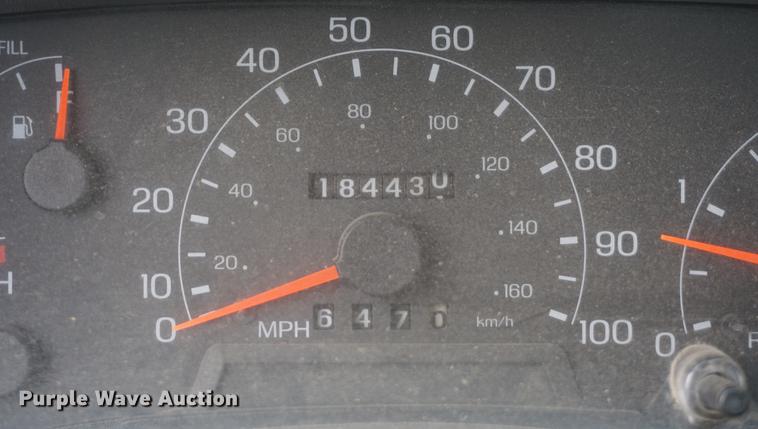 image for item DF1691 2000 Ford F350 Super Duty flat bed pickup truck