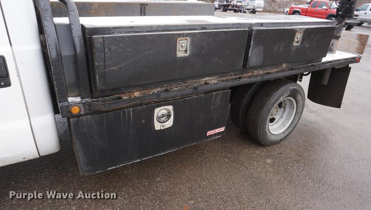 image for item DF1691 2000 Ford F350 Super Duty flat bed pickup truck