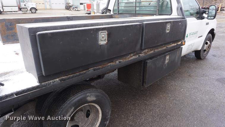 image for item DF1691 2000 Ford F350 Super Duty flat bed pickup truck
