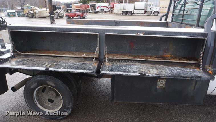 image for item DF1691 2000 Ford F350 Super Duty flat bed pickup truck