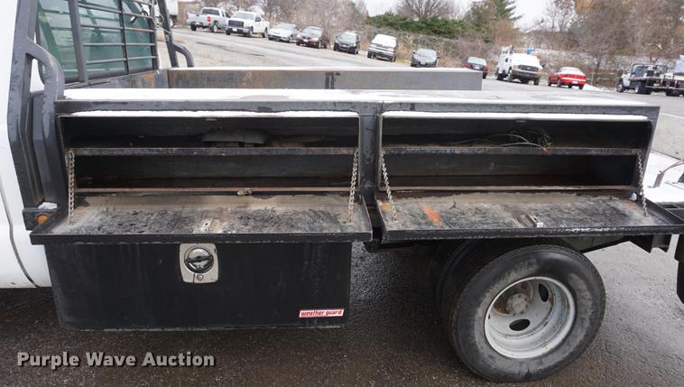 image for item DF1691 2000 Ford F350 Super Duty flat bed pickup truck