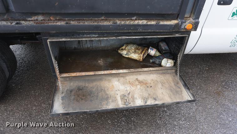 image for item DF1691 2000 Ford F350 Super Duty flat bed pickup truck