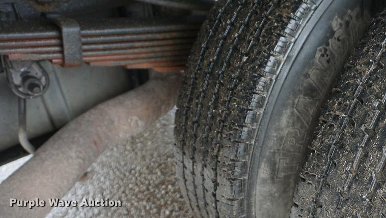 image for item DF1691 2000 Ford F350 Super Duty flat bed pickup truck