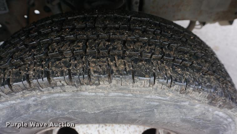 image for item DF1691 2000 Ford F350 Super Duty flat bed pickup truck