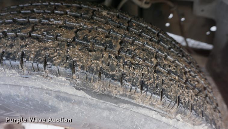 image for item DF1691 2000 Ford F350 Super Duty flat bed pickup truck