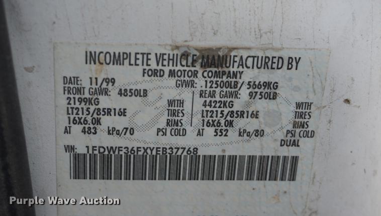 image for item DF1691 2000 Ford F350 Super Duty flat bed pickup truck