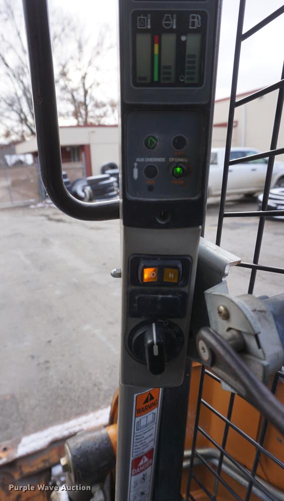 image for item DF1692 2013 Case SV300 skid steer