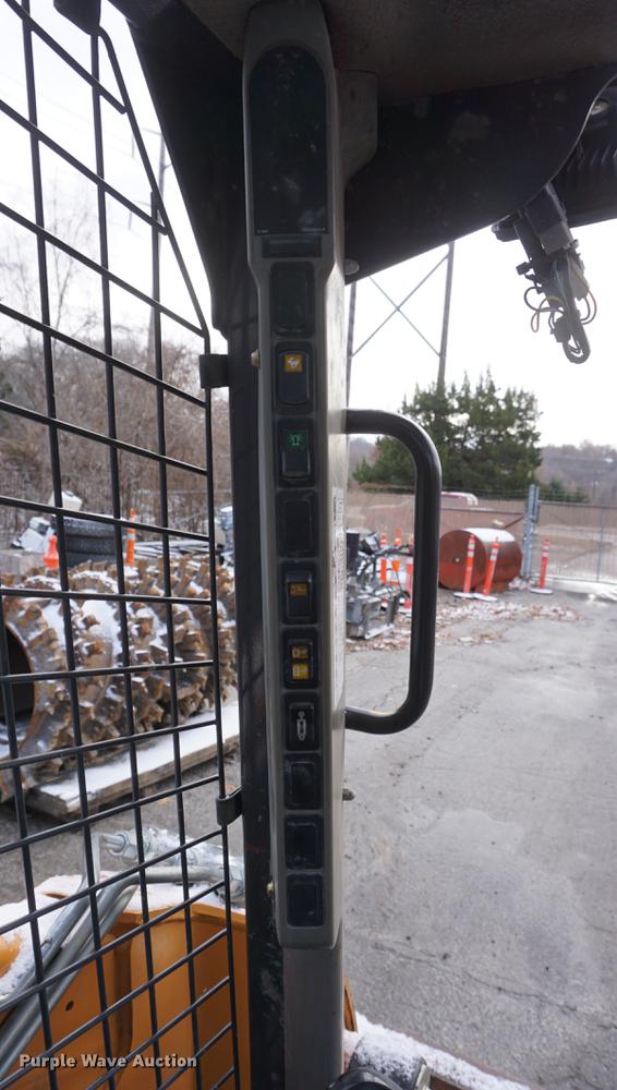 image for item DF1692 2013 Case SV300 skid steer