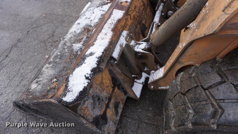 image for item DF1692 2013 Case SV300 skid steer