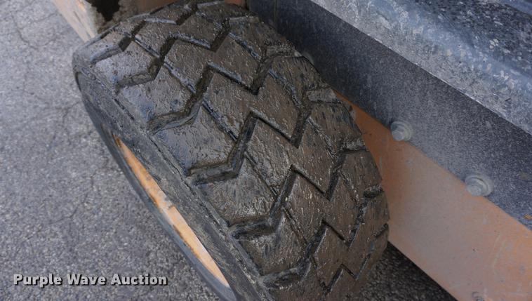 image for item DF1692 2013 Case SV300 skid steer