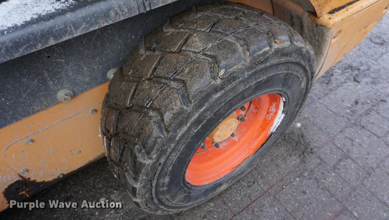 image for item DF1692 2013 Case SV300 skid steer