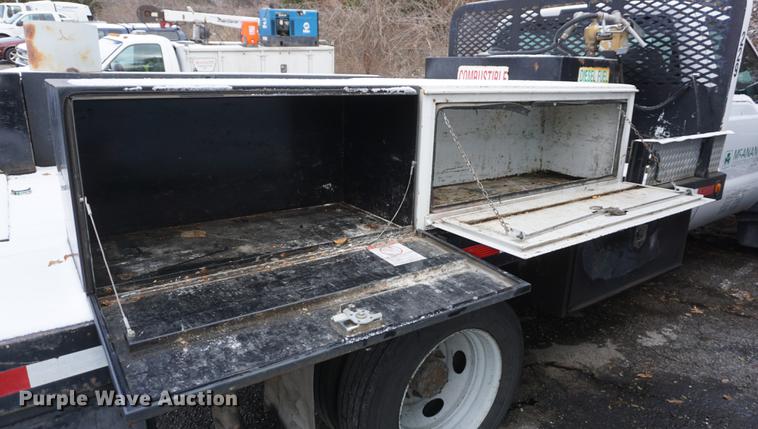 image for item DF1693 2008 Ford F450 Super Duty flat bed truck