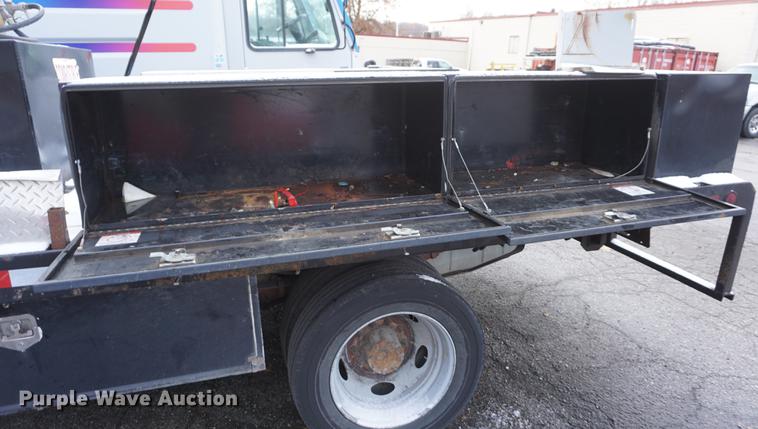 image for item DF1693 2008 Ford F450 Super Duty flat bed truck