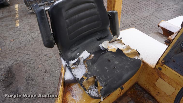 image for item DF1694 Hyster C766B double drum roller