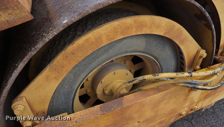 image for item DF1694 Hyster C766B double drum roller