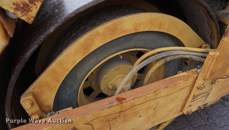 image for item DF1694 Hyster C766B double drum roller