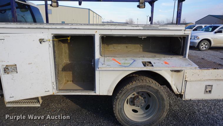 image for item DF1696 2008 Ford F550 Super Duty Crew Cab utility bed truck