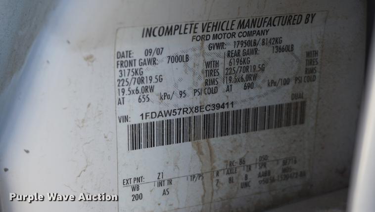 image for item DF1696 2008 Ford F550 Super Duty Crew Cab utility bed truck