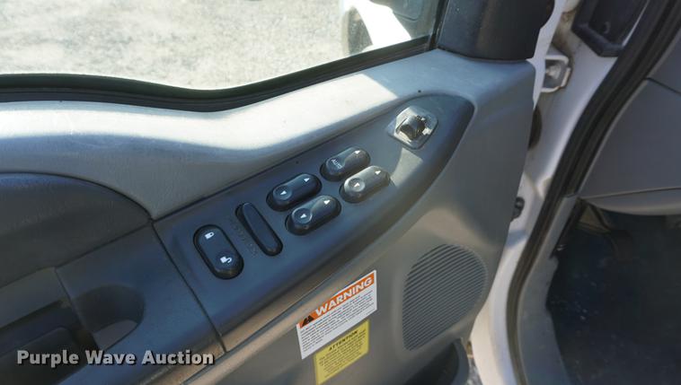 image for item DF1697 2002 Ford F350 Super Duty Crew Cab flat dump bed pickup truck