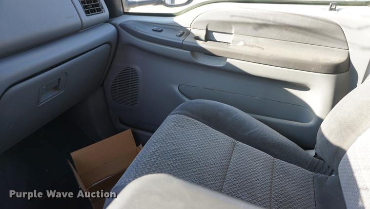 image for item DF1697 2002 Ford F350 Super Duty Crew Cab flat dump bed pickup truck