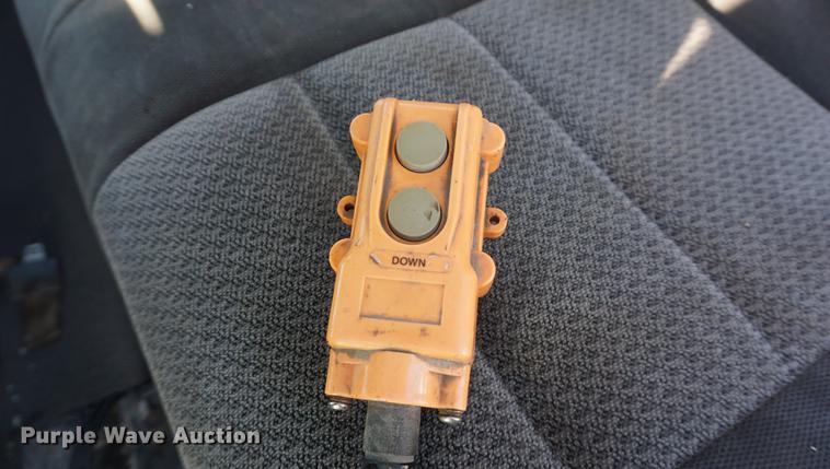 image for item DF1697 2002 Ford F350 Super Duty Crew Cab flat dump bed pickup truck