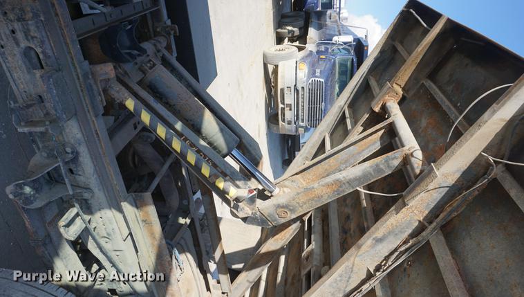 image for item DF1697 2002 Ford F350 Super Duty Crew Cab flat dump bed pickup truck