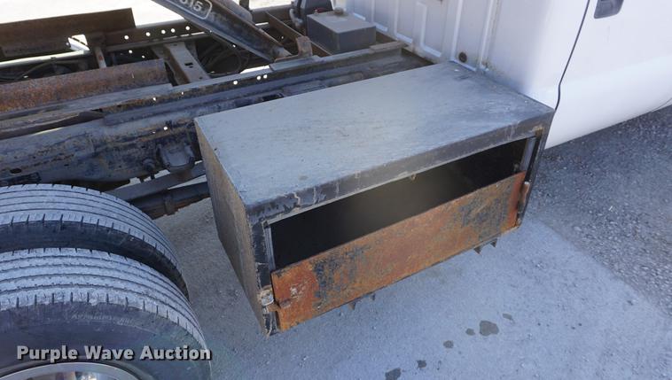 image for item DF1697 2002 Ford F350 Super Duty Crew Cab flat dump bed pickup truck