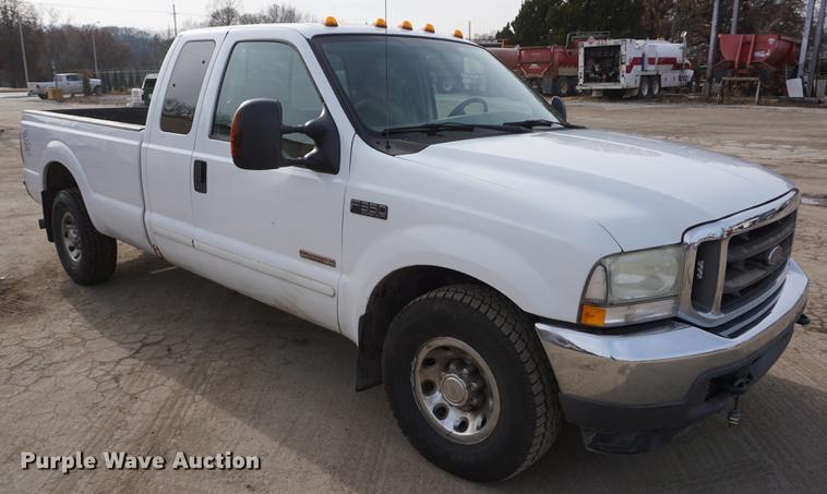 image for item DF1707 2003 Ford F350 Super Duty SuperCab pickup truck
