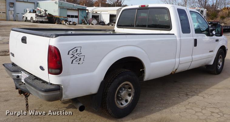 image for item DF1707 2003 Ford F350 Super Duty SuperCab pickup truck