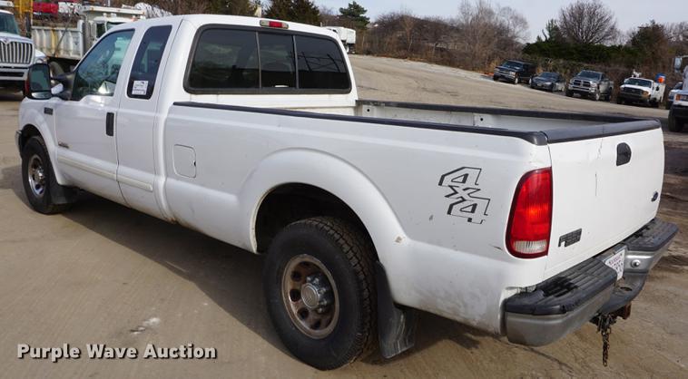 image for item DF1707 2003 Ford F350 Super Duty SuperCab pickup truck