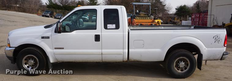 image for item DF1707 2003 Ford F350 Super Duty SuperCab pickup truck