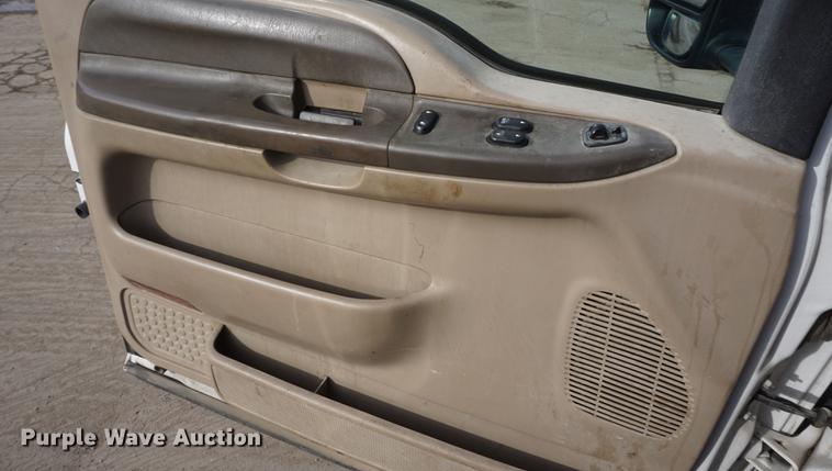 image for item DF1707 2003 Ford F350 Super Duty SuperCab pickup truck