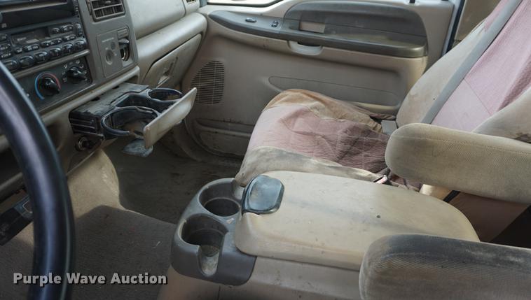 image for item DF1707 2003 Ford F350 Super Duty SuperCab pickup truck