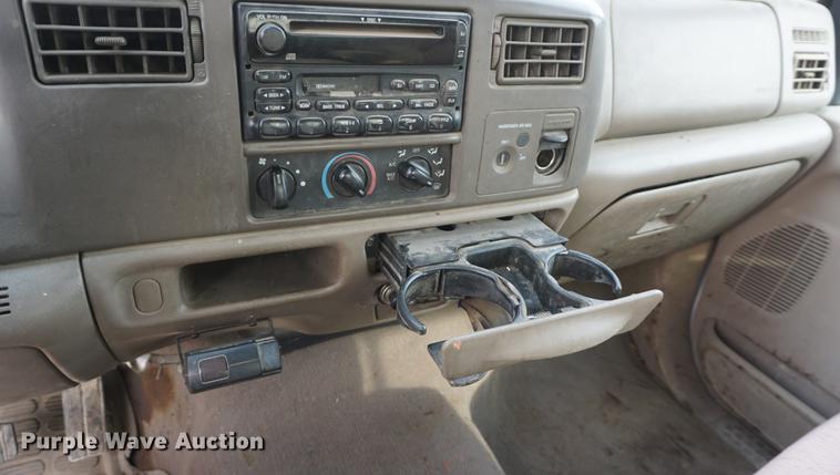 image for item DF1707 2003 Ford F350 Super Duty SuperCab pickup truck