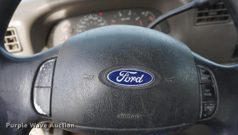 image for item DF1707 2003 Ford F350 Super Duty SuperCab pickup truck