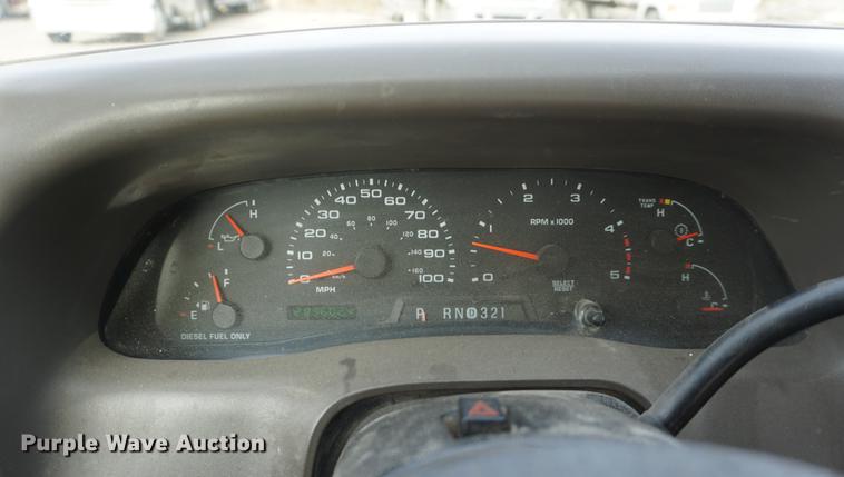 image for item DF1707 2003 Ford F350 Super Duty SuperCab pickup truck