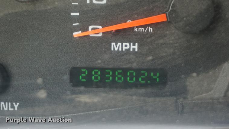 image for item DF1707 2003 Ford F350 Super Duty SuperCab pickup truck