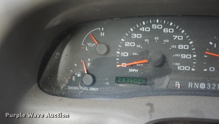 image for item DF1707 2003 Ford F350 Super Duty SuperCab pickup truck