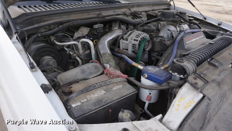 image for item DF1707 2003 Ford F350 Super Duty SuperCab pickup truck