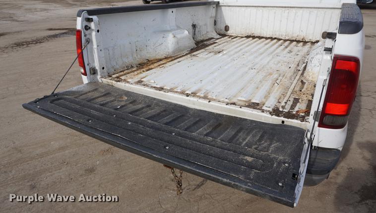 image for item DF1707 2003 Ford F350 Super Duty SuperCab pickup truck