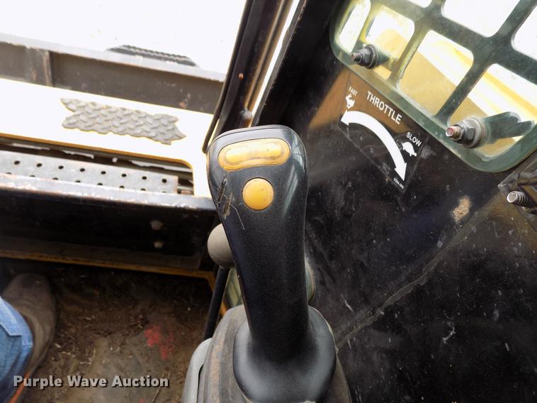image for item DF2107 2005 ASV RC100 skid steer