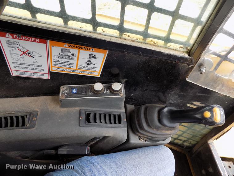 image for item DF2107 2005 ASV RC100 skid steer