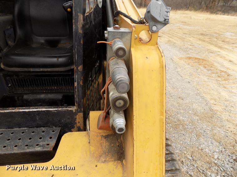 image for item DF2107 2005 ASV RC100 skid steer