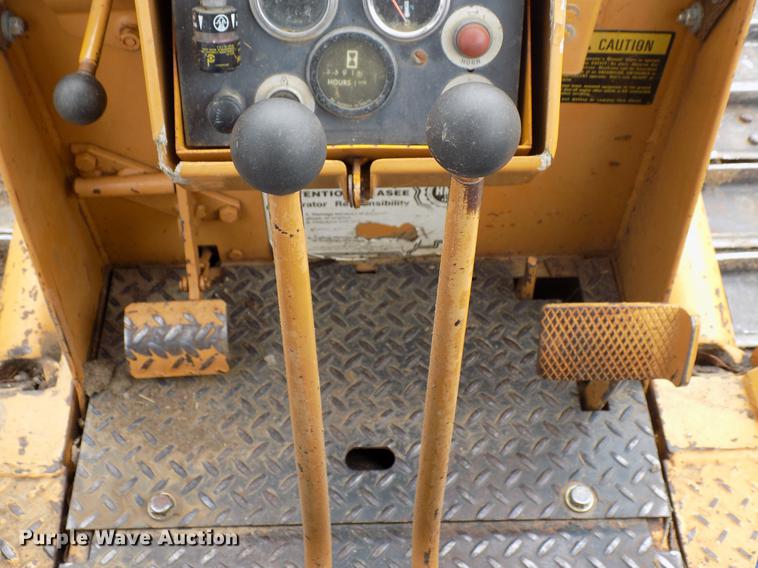 image for item DF2111 1987 Dresser TD8E dozer