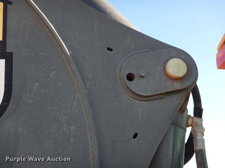 image for item DF2126 2012 John Deere 710K backhoe