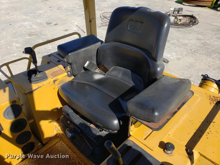 image for item DF2481 1997 Caterpillar D5C dozer